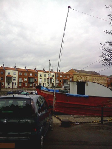 Antenna fixed to Flagpole