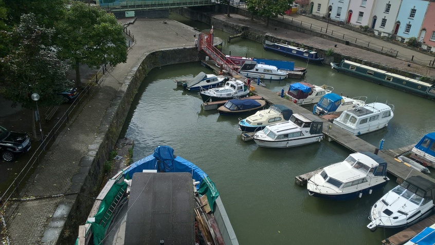 View from the feedpoint over the bow