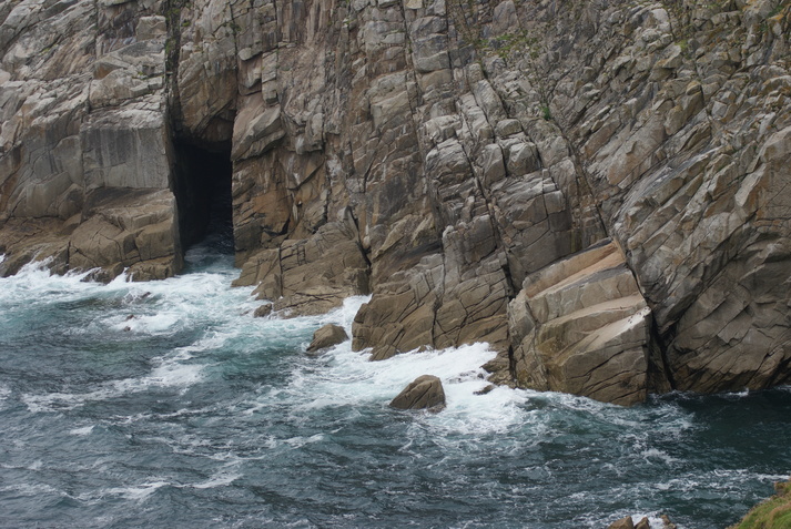 Lundy coastline by Henryk M0HTB