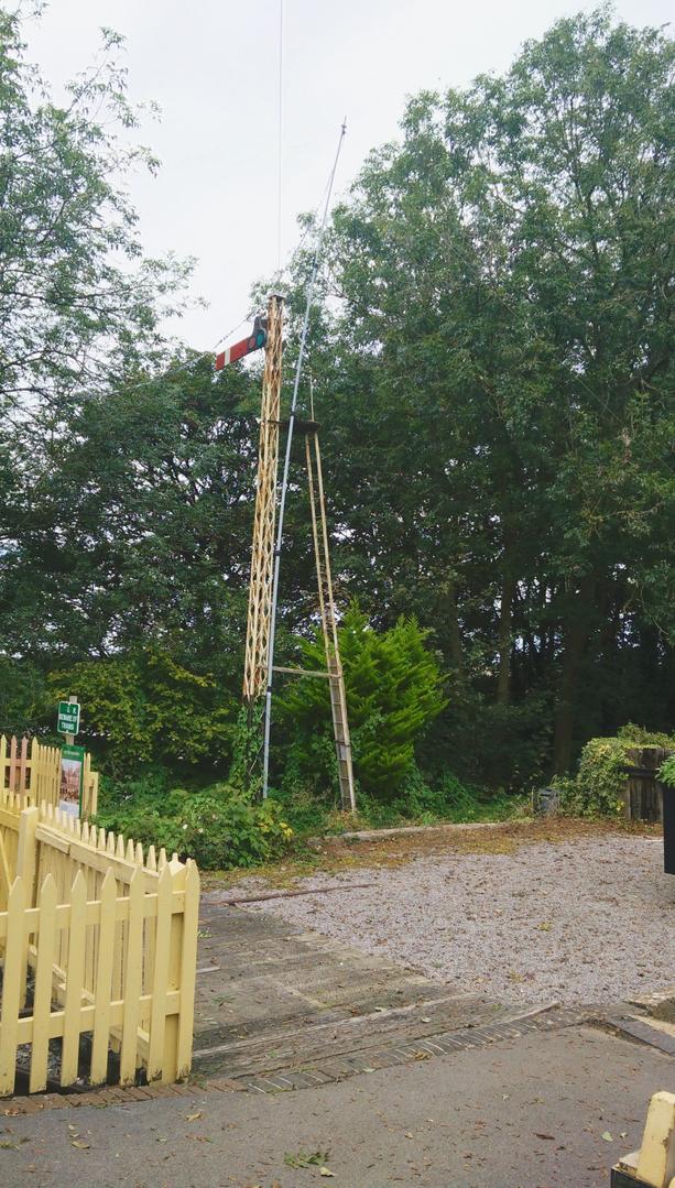 Antenna centre support