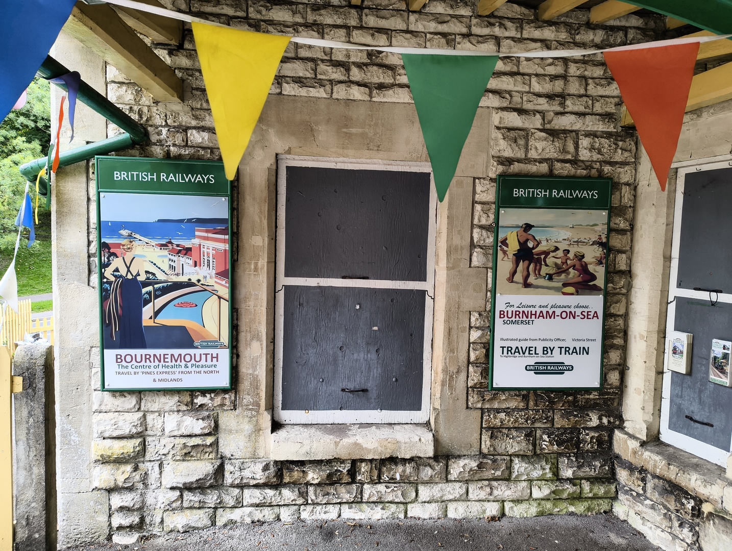 Tourist destinations in the days of the Somerset and Dorset Railway Tourist destinations in the days of the Somerset and Dorset Railway