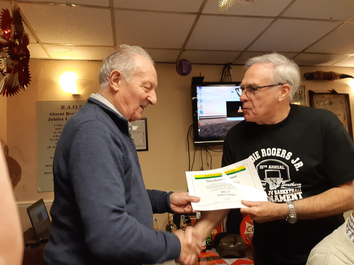 Eddie M0LJT receives the Terry Dunsford Award from Club President Cyril G3XED